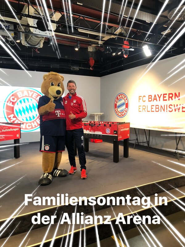 FC Bayern München & EventKickern in der Allianz-Arena Erlebniswelt mit Maskottchen Bernie